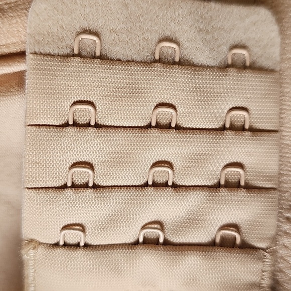 Set of Three Padded Tee Shirt Bras Black, White, Tan. NWT. 40 DDD. - Picture 5 of 8